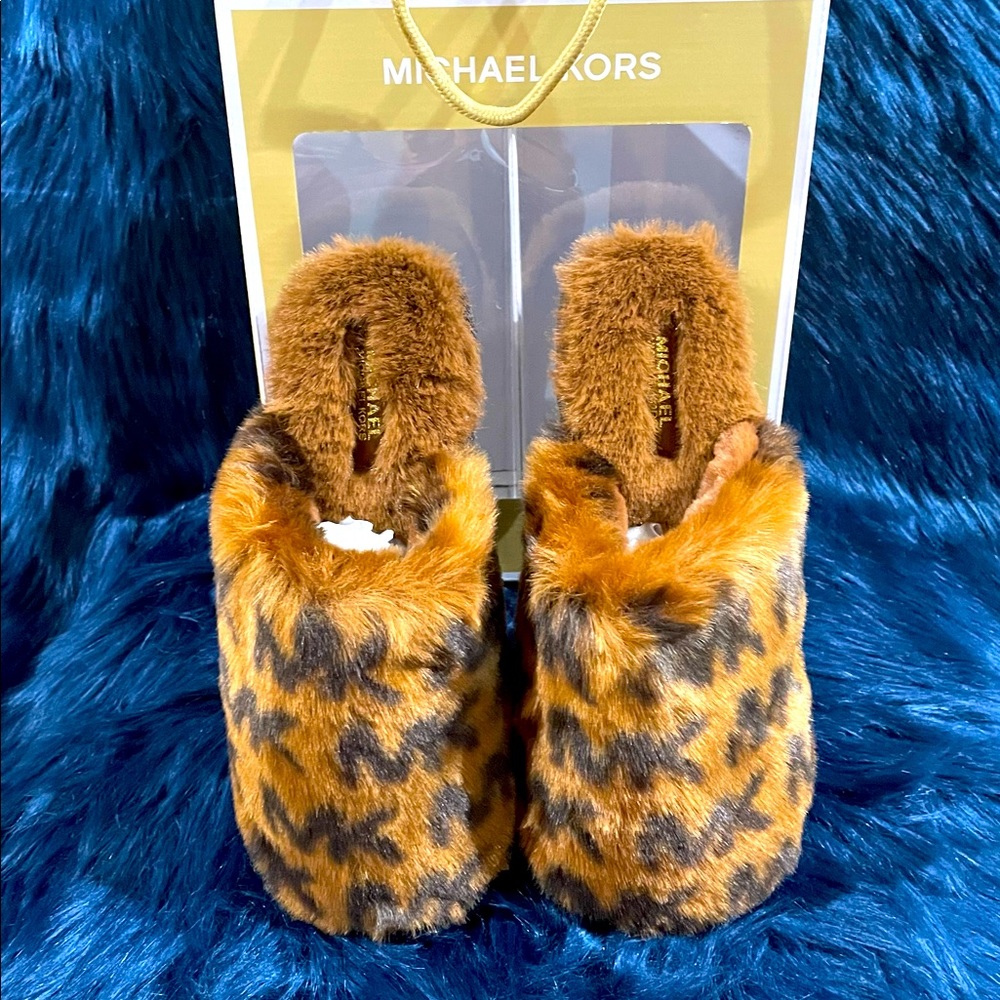Michael Kors ‘MK’ imprinted slippers